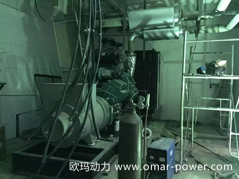 郑州某交易广场    720KW康明斯开架式发电机组